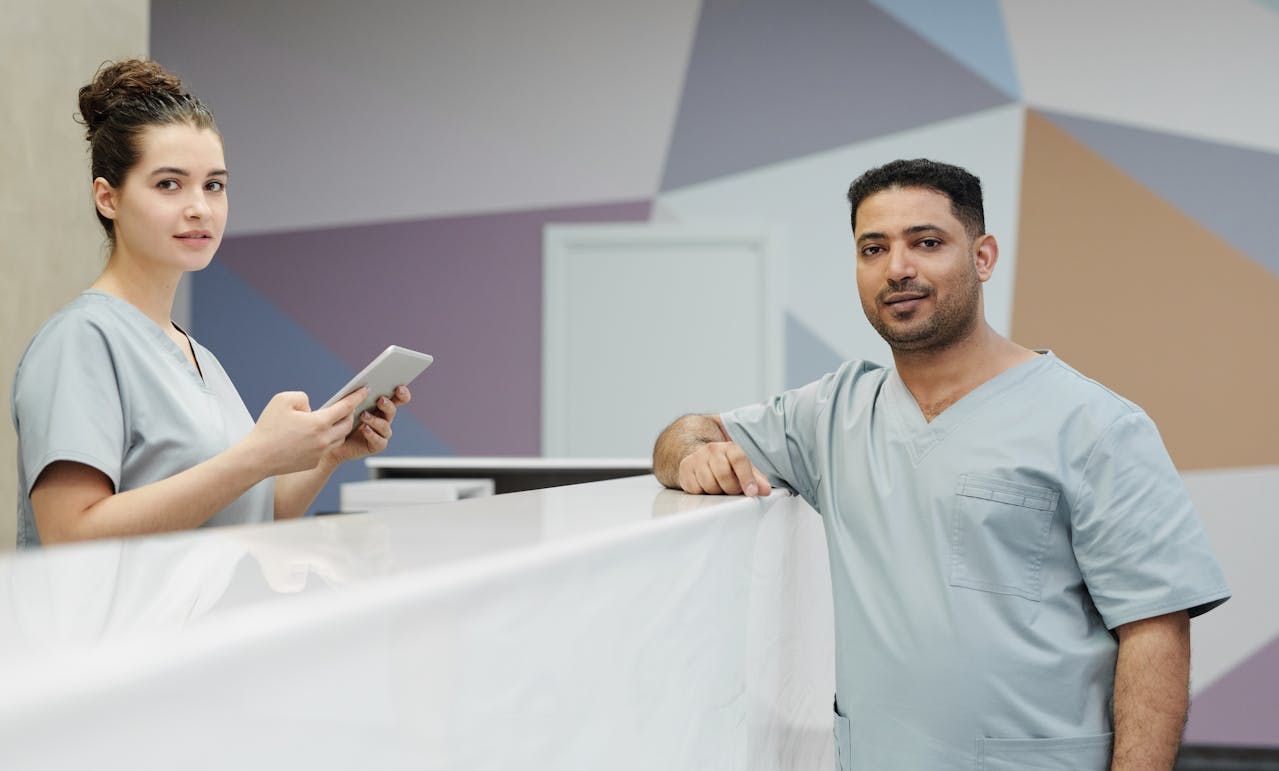 Imagem relacionada a 12 Prompts para Comunicação Profissional com Chat GPT para Secretárias Médicas