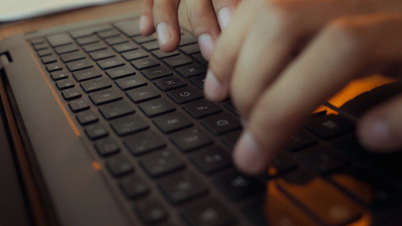 Imagem relacionada a 15 Prompts para Técnicas de Escrita Criativa e Narrativa