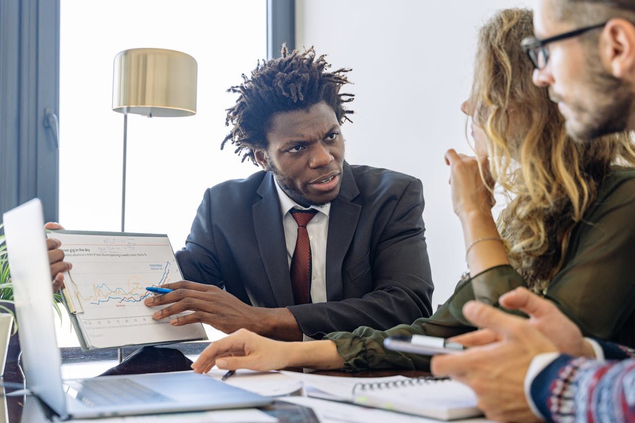 Imagem do prompt 18 Prompts para Comunicação Profissional em Planejadores Financeiros Pessoais