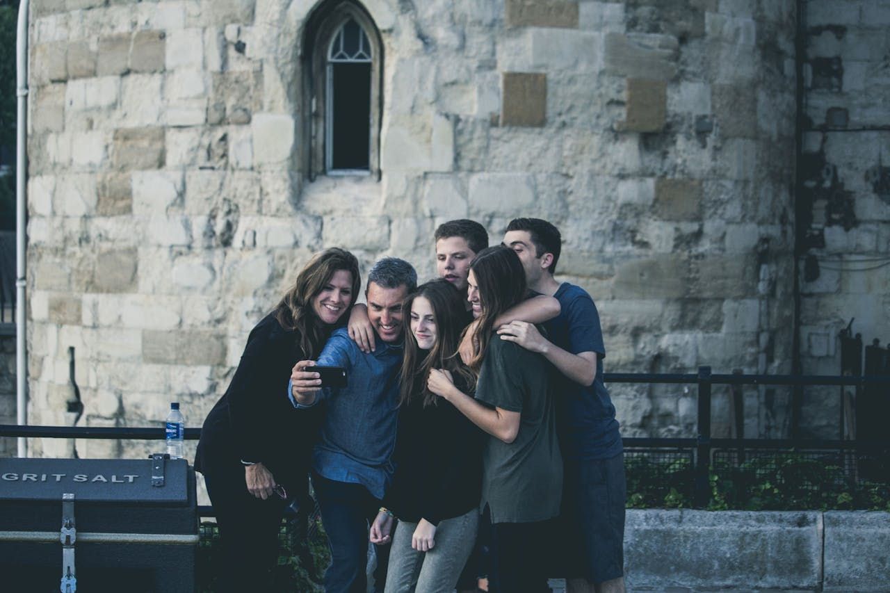 Imagem relacionada a 20 Prompts com ChatGPT para Blogs e Canais de Turismo Inspiradores