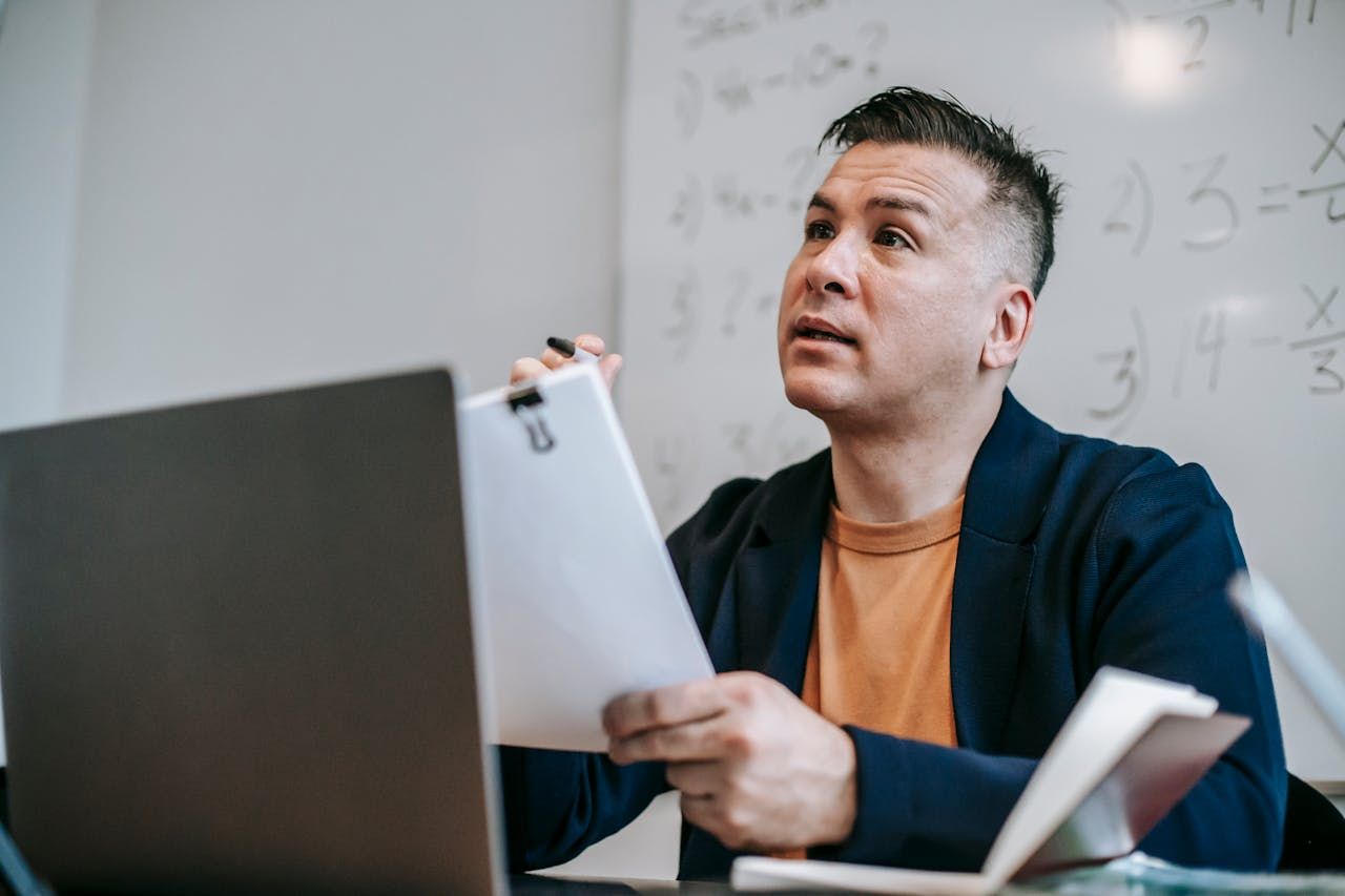 Imagem relacionada a 25 Prompts para Planejamento e Organização em Produtores de Cursos Online